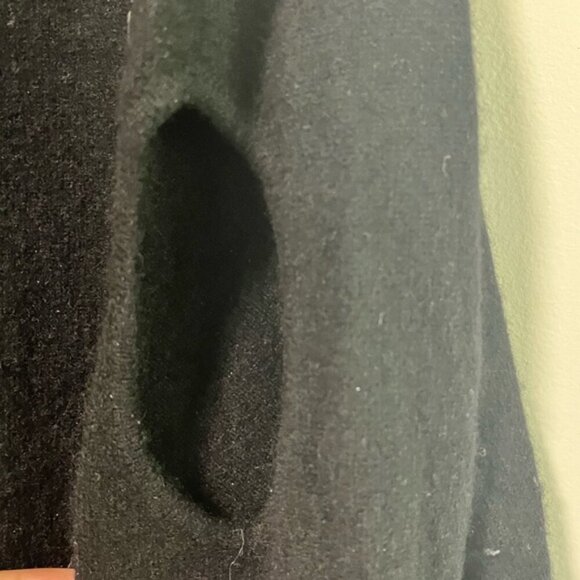 Aqua Cashmere Women’s Black Cold Shoulder Sweater – Size L - Picture 9 of 10